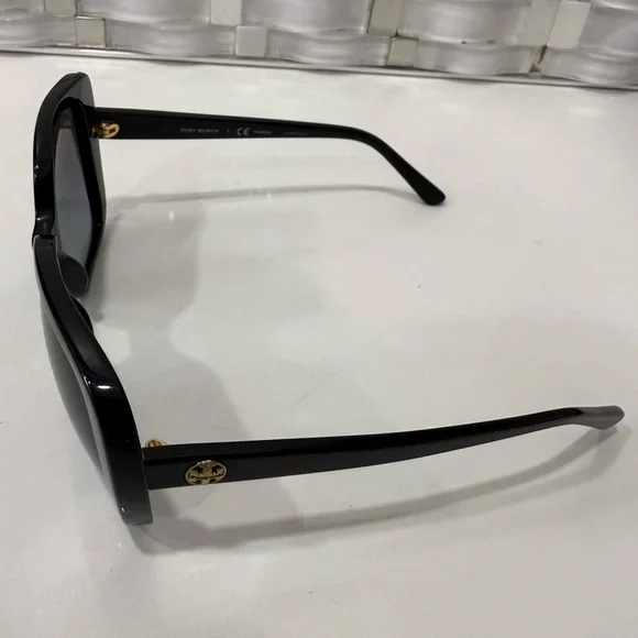 Goegeous Like New Tory Burch Black Gradient Sunglasses - Picture 2 of 5